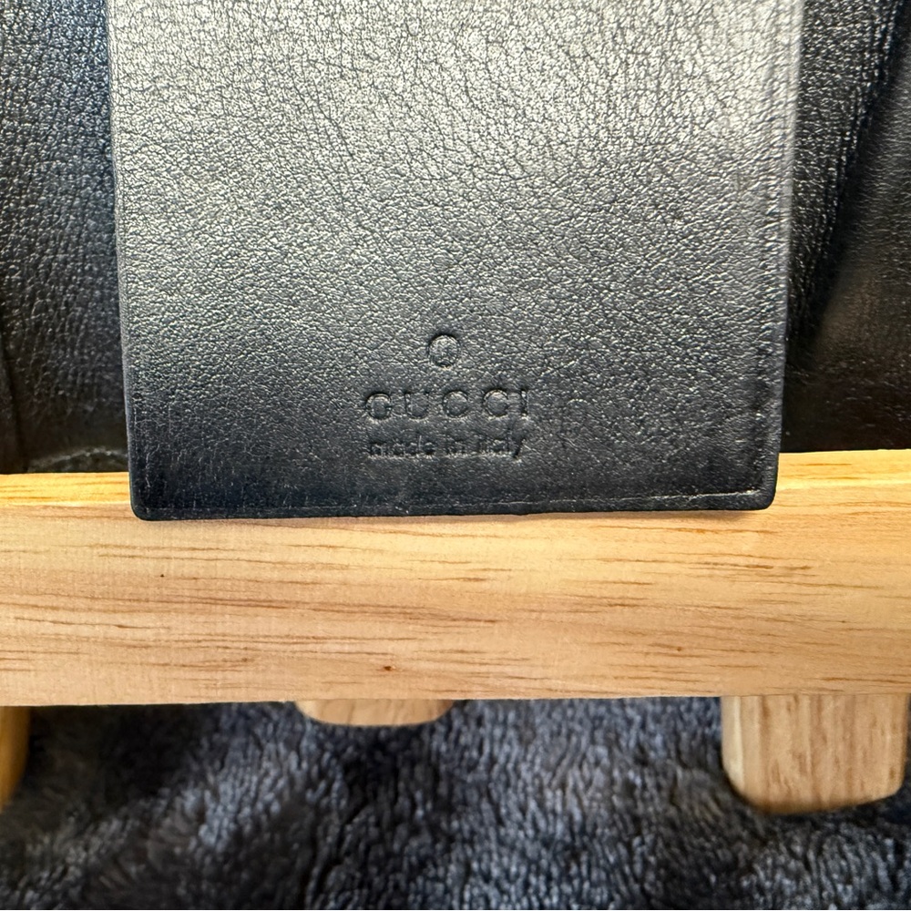 Gucci Black Leather Key Holder with Silver Detail - Picture 4 of 12